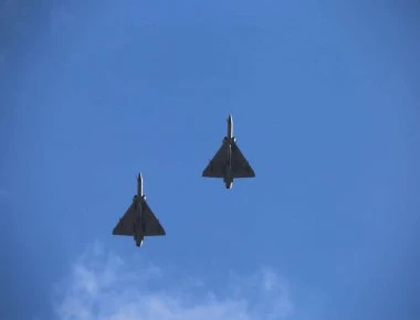 Πάνω απο τα Ίμια σε χαμηλό ύψος με Mirage 2000-5 πέταξαν ο Αρχηγός ΓΕΕΘΑ και ο Α/ΓΕΑ (βίντεο)